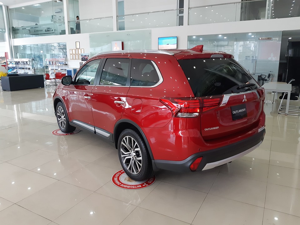 Mitsubishi Outlander 2.0 STD 2019 - Cần bán xe Mitsubishi sản xuất 2019, màu đỏ, xe nhập, có sẵn