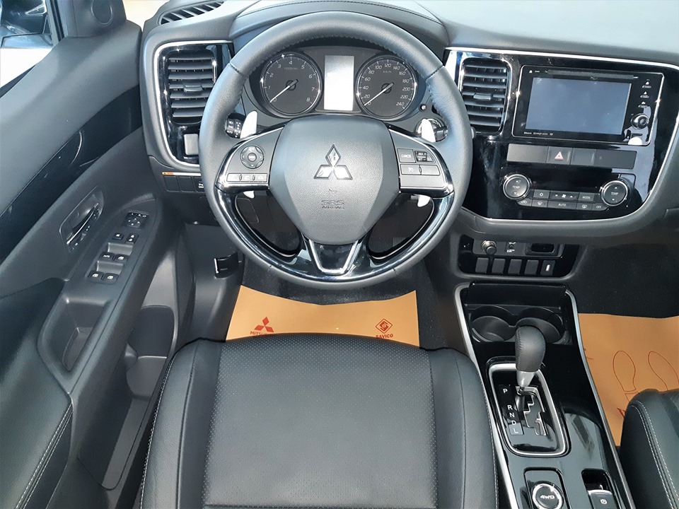 Mitsubishi Outlander 2.0 STD 2019 - Cần bán xe Mitsubishi sản xuất 2019, màu đỏ, xe nhập, có sẵn