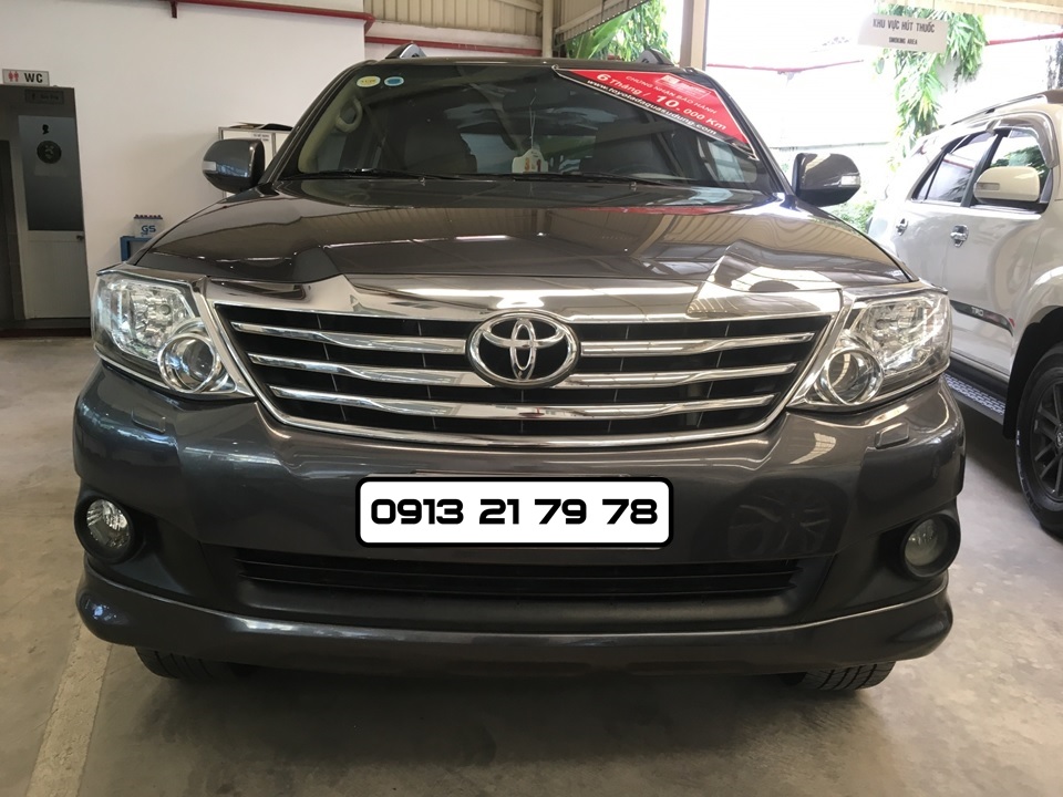 Toyota Fortuner V 2013 - Bán xe Toyota Fortuner V đời 2013, màu xám