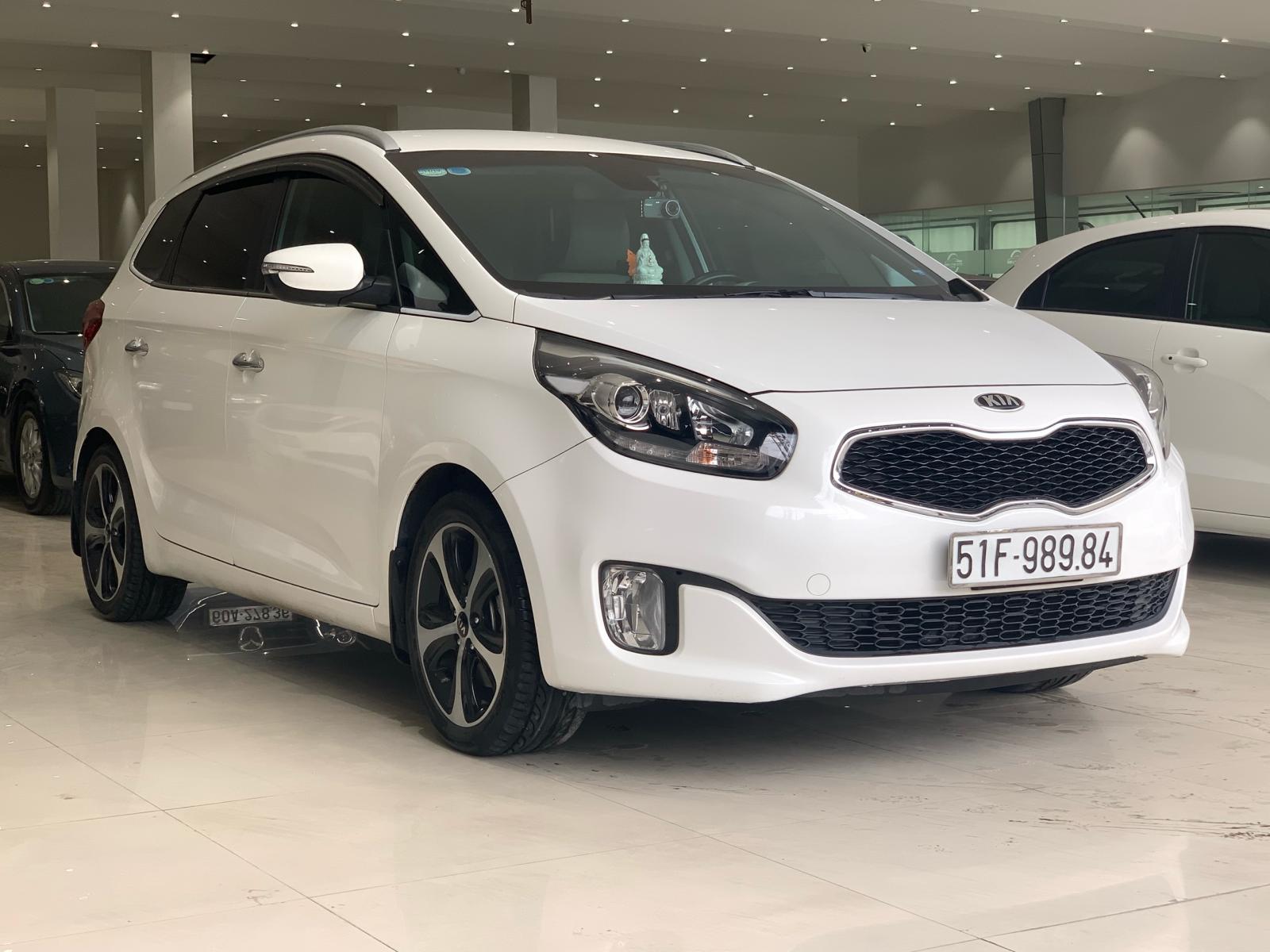 Kia Rondo 2.0 2016 - Cần bán Kia Rondo 2016 2.0 AT, màu trắng, xe đẹp lung linh