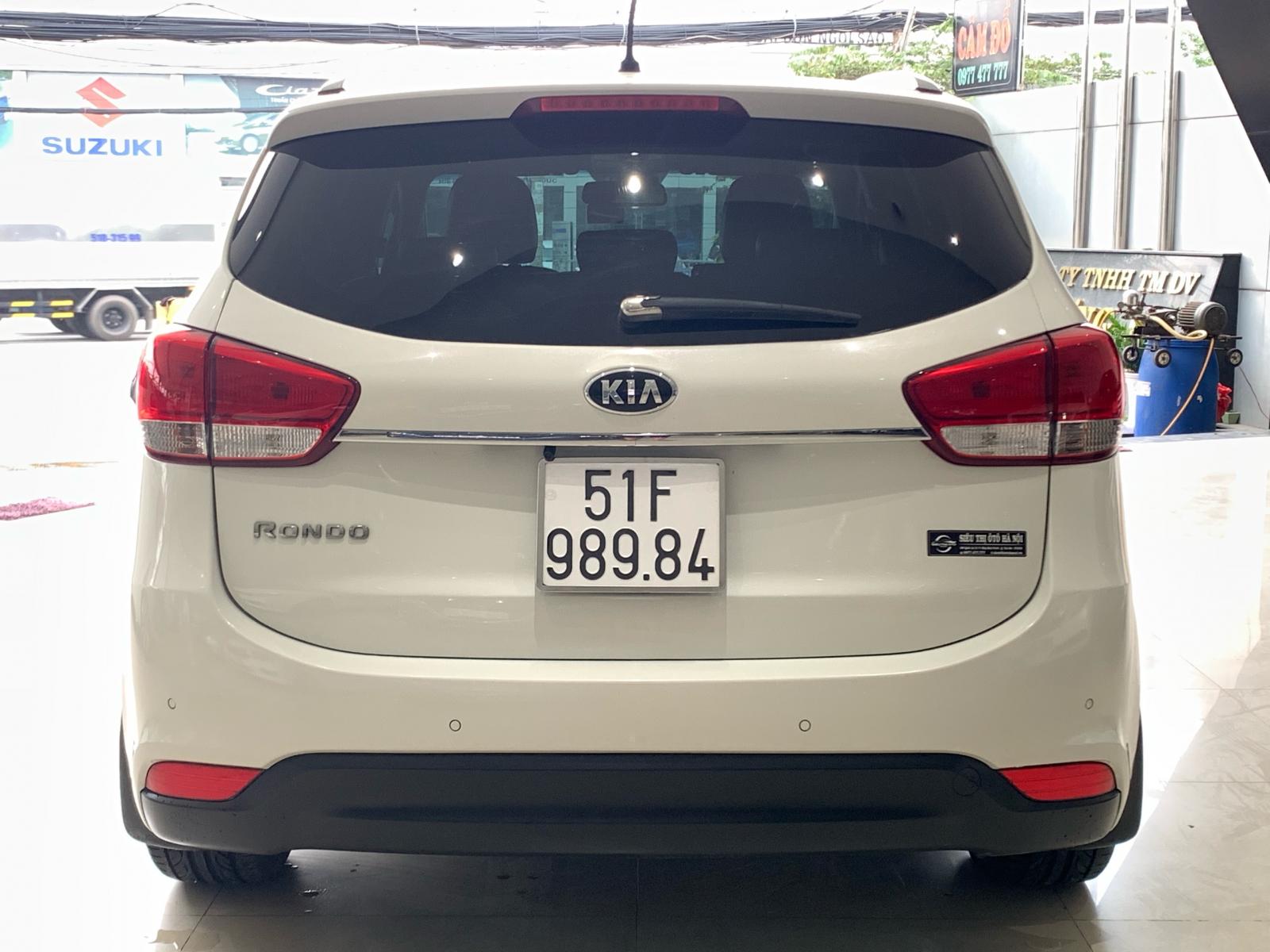 Kia Rondo 2.0 2016 - Cần bán Kia Rondo 2016 2.0 AT, màu trắng, xe đẹp lung linh