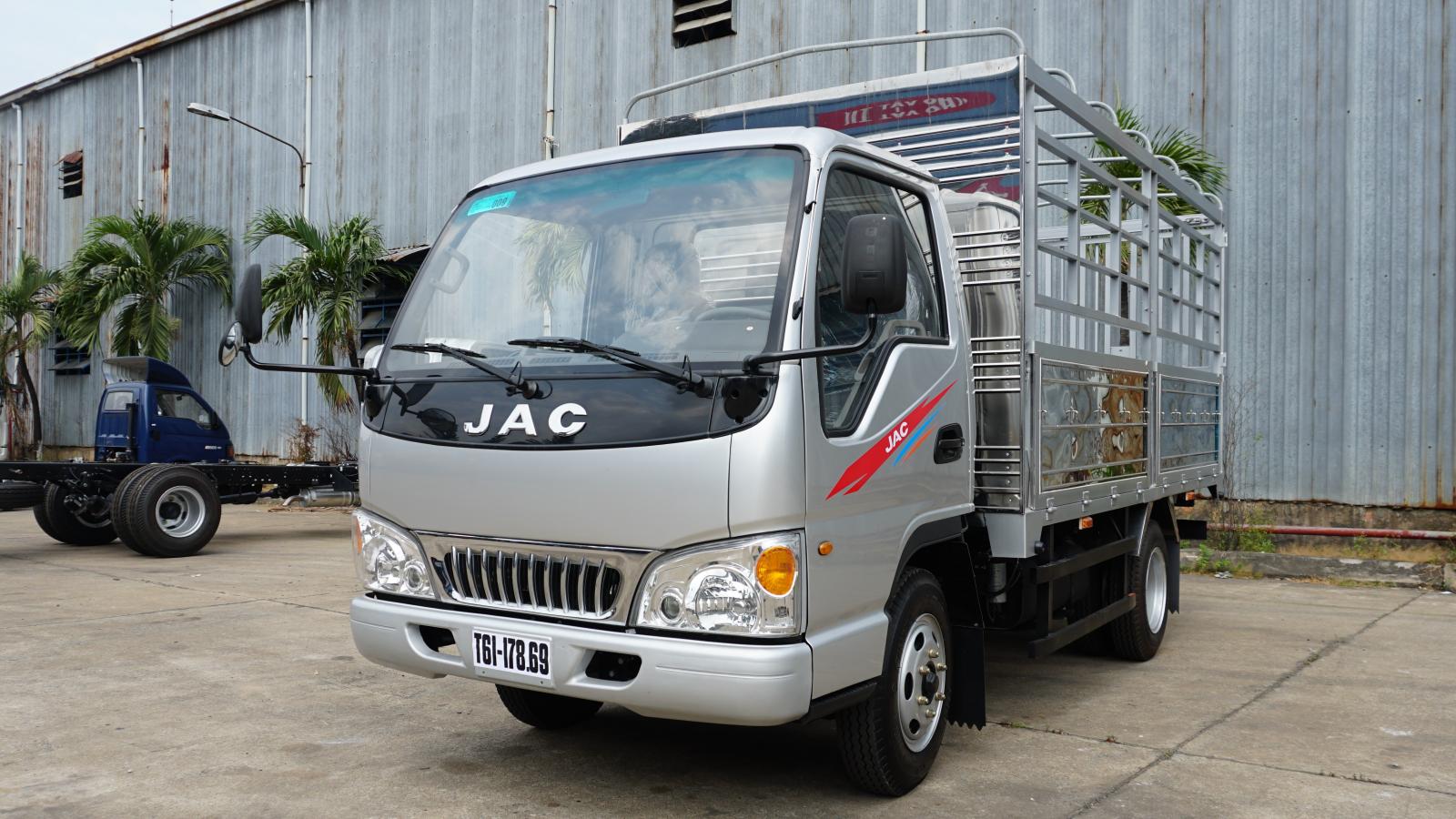 L250 2019 - Giá xe tải JAC 2t4 thùng bạt dài 4m4, máy Isuzu, hỗ trợ trả góp 80%