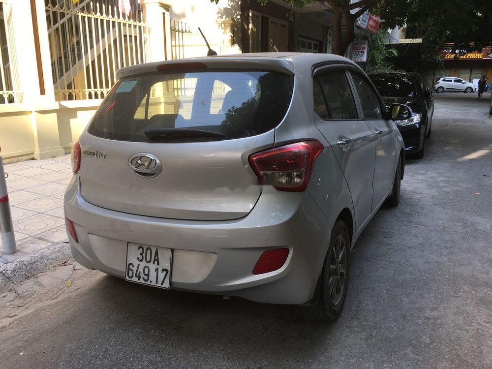 Hyundai Grand i10 2015 - Bán Hyundai Grand i10 đời 2015, màu bạc số tự động