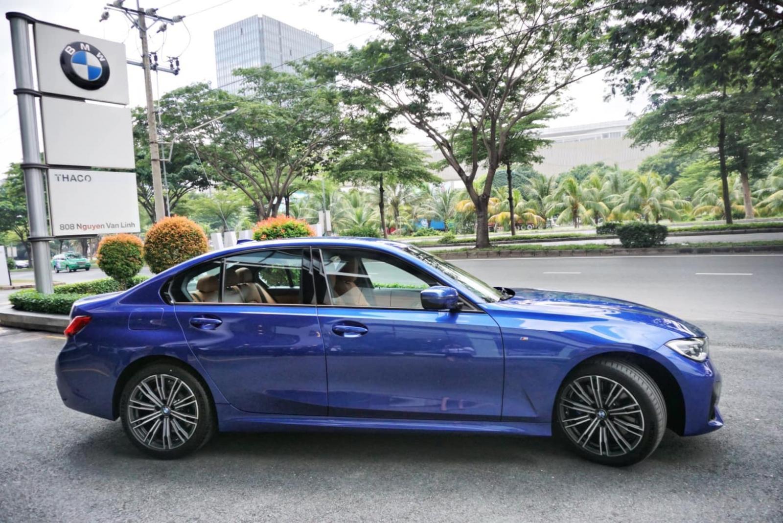 BMW 3 Series 2020 - BMW 3 Series 330i Sport line 2020, màu xanh núi, xe nhập khẩu châu Âu, thể thao, trẻ trung vượt trội