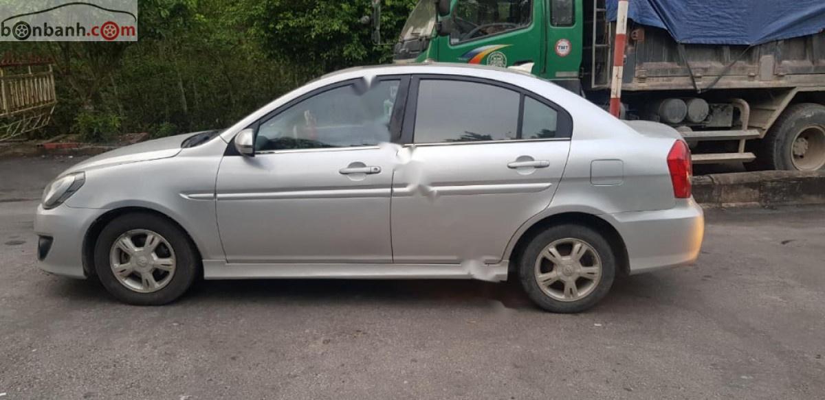 Hyundai Verna 1.4 AT 2009 - Bán Hyundai Verna 1.4 AT đời 2009, màu bạc, xe nhập