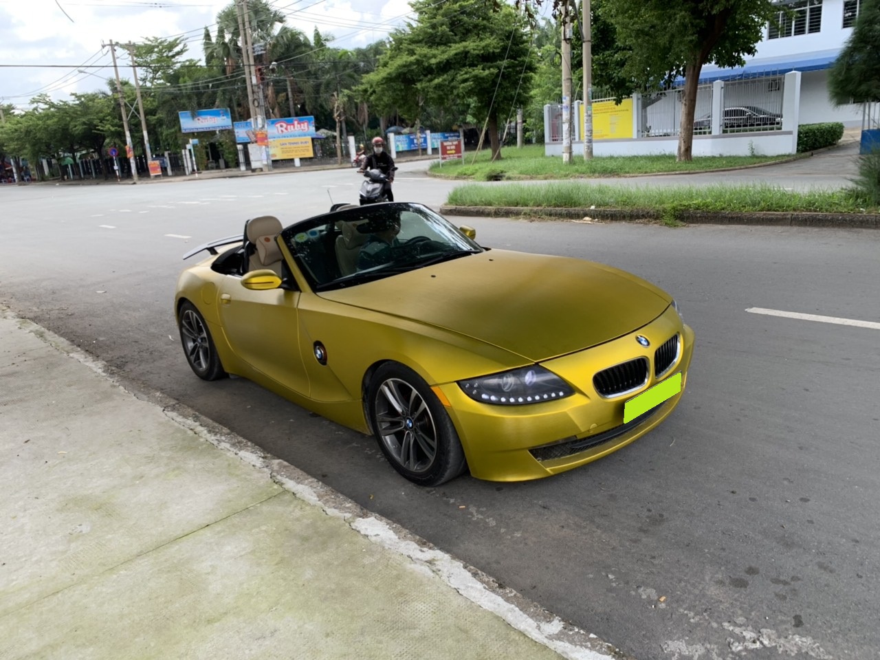 BMW Z4 MT 2008 - Đổi gió bán BMW Z4, 2008, số sàn, mui xếp tự động, màu vàng