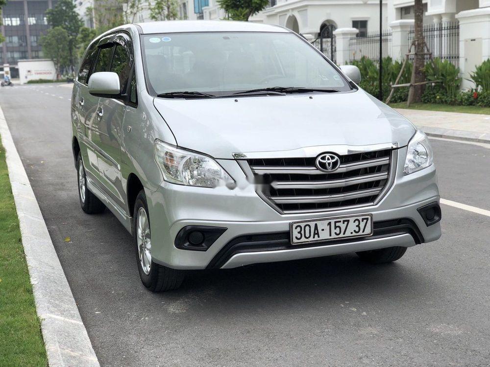 Toyota Innova 2014 - Bán xe Toyota Innova đời 2014, màu bạc