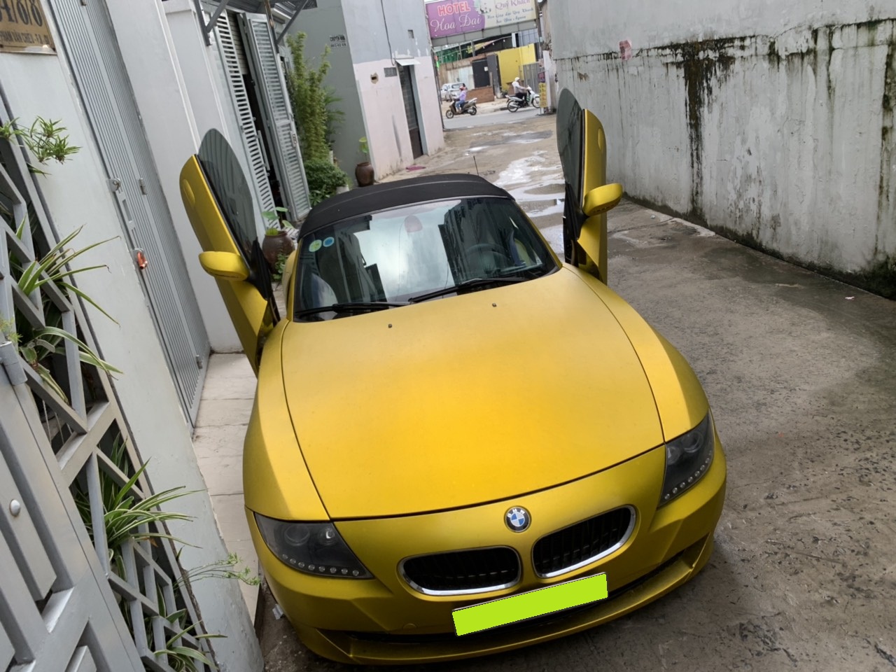 BMW Z4 2008 - Bán ô tô BMW Z4 sản xuất năm 2008, màu vàng, 615 triệu