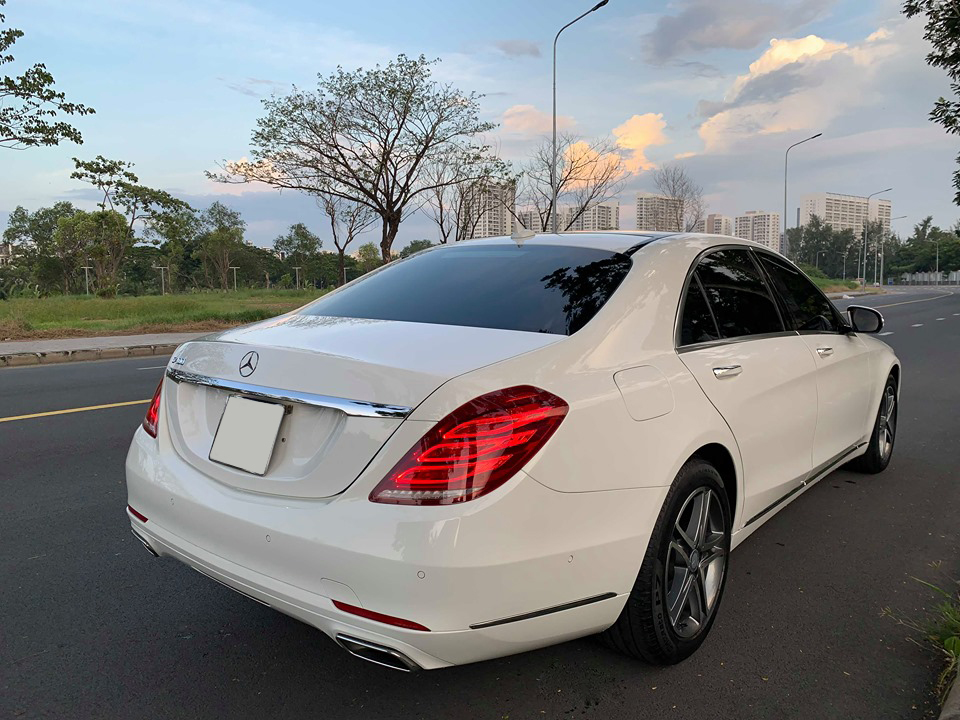 Mercedes-Benz S class S400L 2016 - Chính chủ bán xe Mercedes S400L đời 2017, màu trắng, xe đi ít, giá tốt