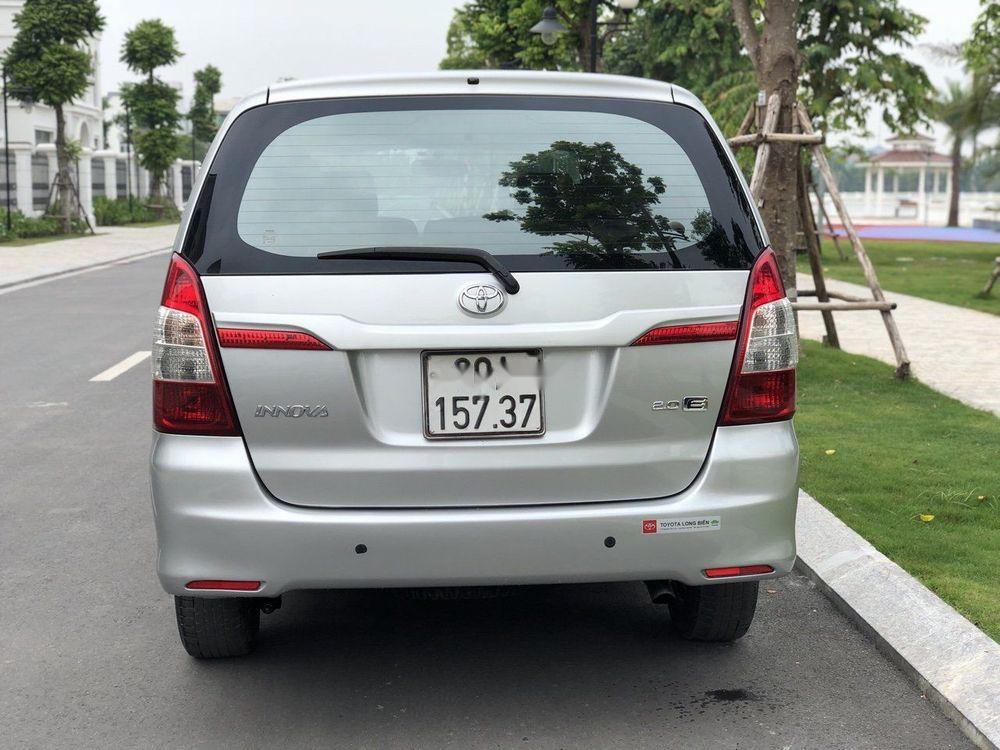 Toyota Innova 2014 - Bán xe Toyota Innova đời 2014, màu bạc