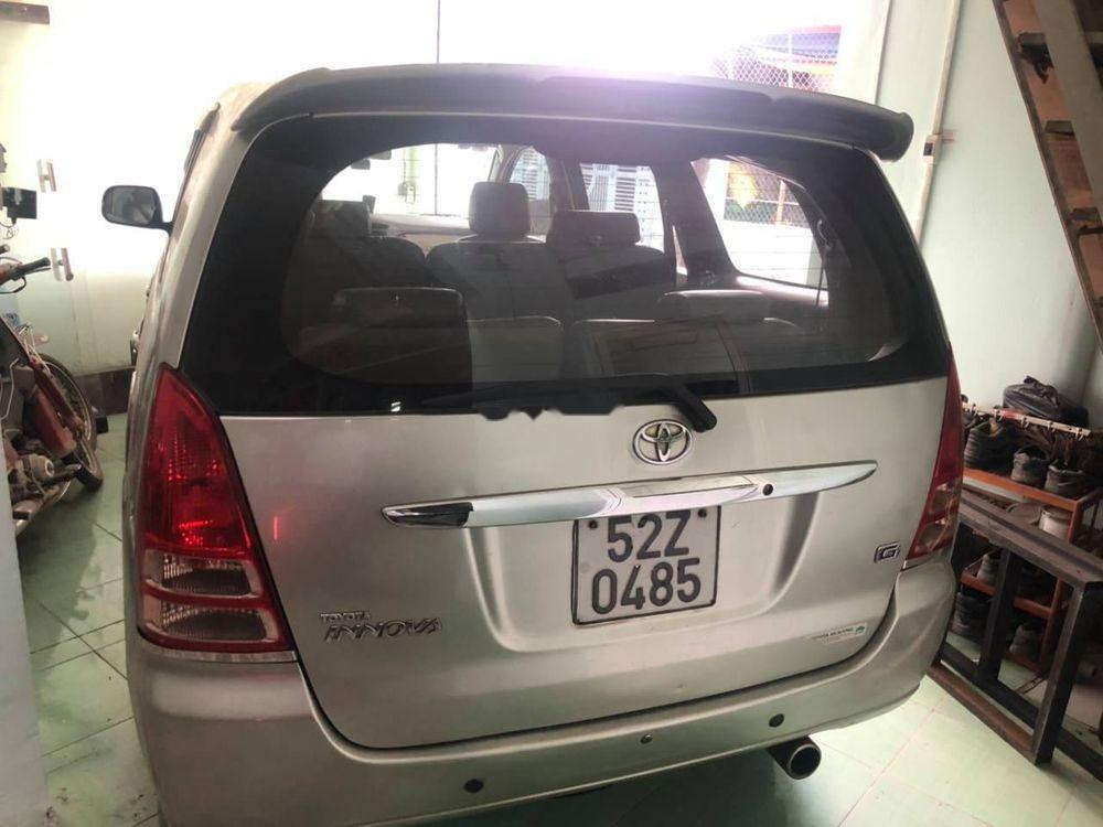 Toyota Innova 2016 - Chính chủ bán xe Toyota Innova 2016, màu vàng số sàn, giá chỉ 295 triệu