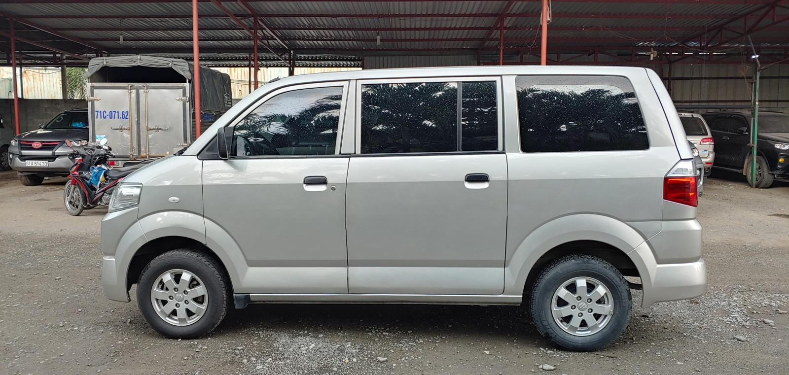 Suzuki APV 2013 - Bán xe Suzuki APV đăng ký 2013, màu bạc, giá chỉ 330 triệu đồng