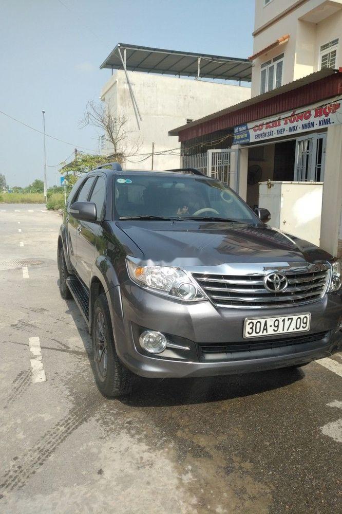 Toyota Fortuner 2015 - Bán Toyota Fortuner đời 2015, màu xám