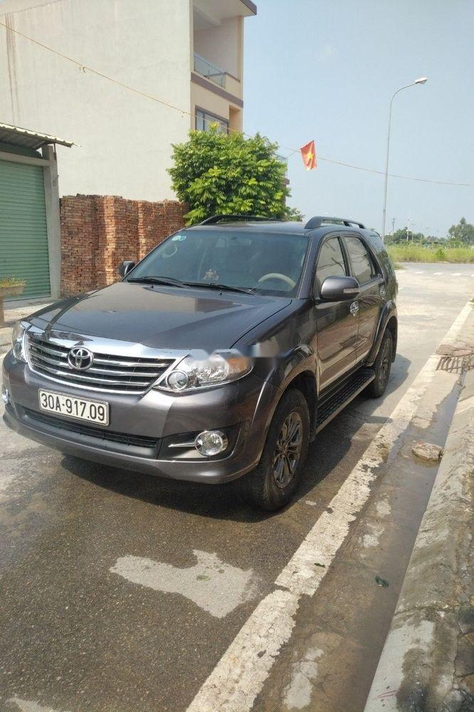 Toyota Fortuner 2015 - Bán Toyota Fortuner đời 2015, màu xám