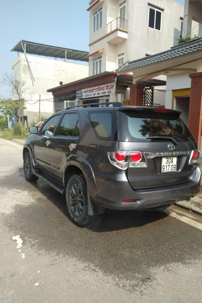 Toyota Fortuner 2015 - Bán Toyota Fortuner đời 2015, màu xám