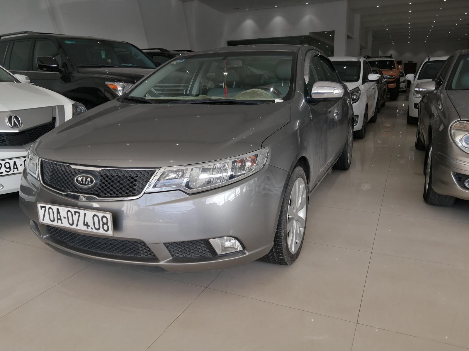 Kia Forte MT 2010 - Bán Kia Forte 2010 máy xăng MT, giá thương lượng 330 triệu