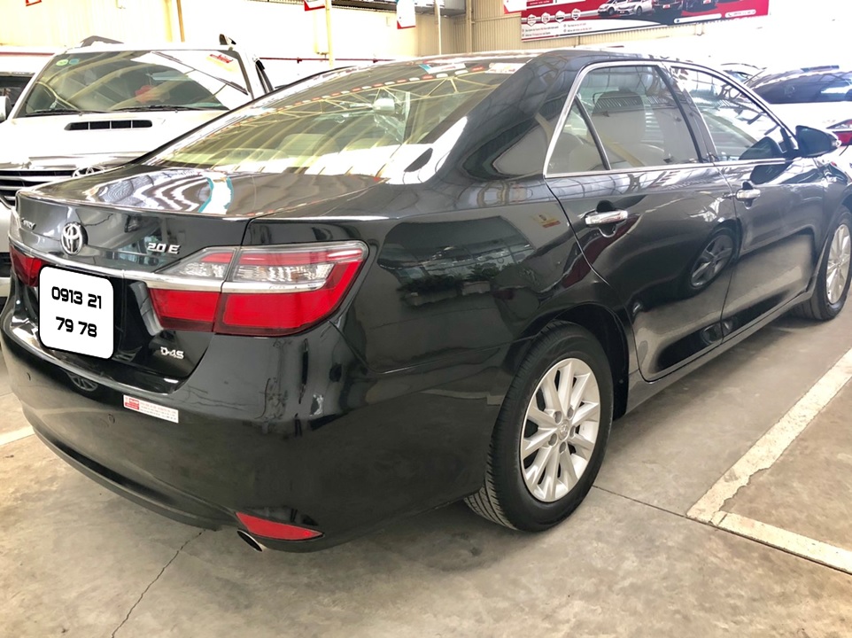 Toyota Camry E 2015 - Cần bán gấp Toyota Camry E đời 2015, màu đen