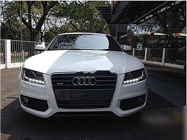 Audi A5 2010 - Cần bán Audi A5 2010, màu trắng, nhập khẩu nguyên chiếc xe gia đình