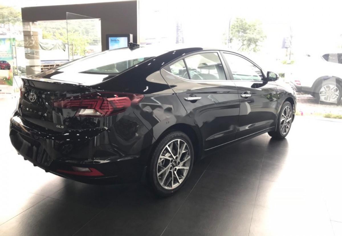 Hyundai Elantra FaceLift  2019 - Bán Hyundai Elantra FaceLift sản xuất năm 2019, màu đen, 695 triệu