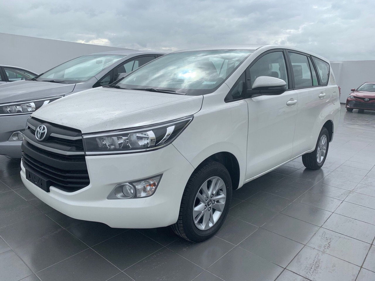 Toyota Innova 2019 - Bán Toyota Innova đời 2019, màu trắng giá cạnh tranh