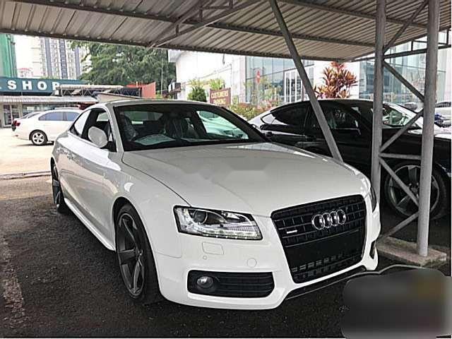 Audi A5 2010 - Cần bán Audi A5 2010, màu trắng, nhập khẩu nguyên chiếc xe gia đình