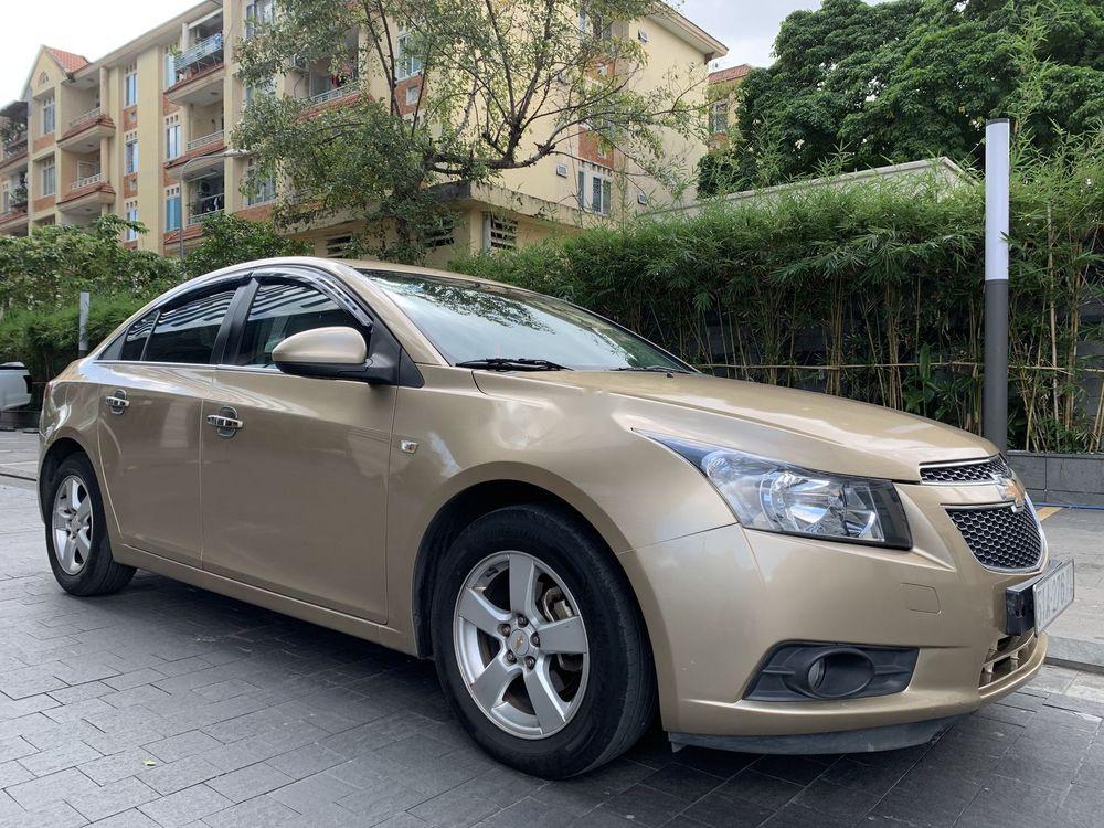 Chevrolet Cruze LS 2011 - Cần bán Chevrolet Cruze LS năm sản xuất 2011, màu vàng còn mới