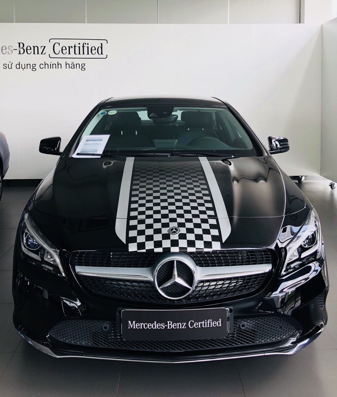 Mercedes-Benz CLA class 2017 - Mercedes CLA 200 chính hãng, màu đen, nội thất đen. Xe nhập khẩu Châu Âu, mới 99%