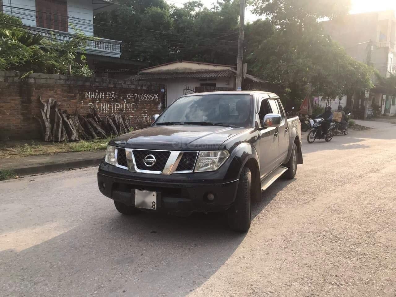 Nissan Navara LE 2011 - Bán ô tô Nissan Navara LE năm 2011, màu đen, xe nhập