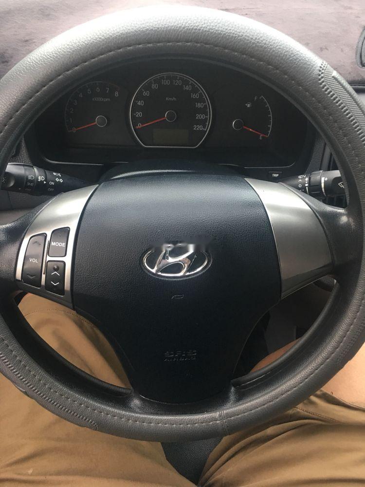 Hyundai Avante MT 2014 - Bán Hyundai Avante MT sản xuất năm 2014, màu đen như mới 