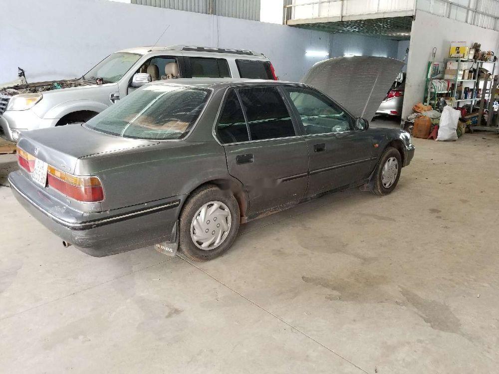 Honda Accord 1990 - Cần bán xe Honda Accord sản xuất 1990, màu xám số sàn, giá cạnh tranh