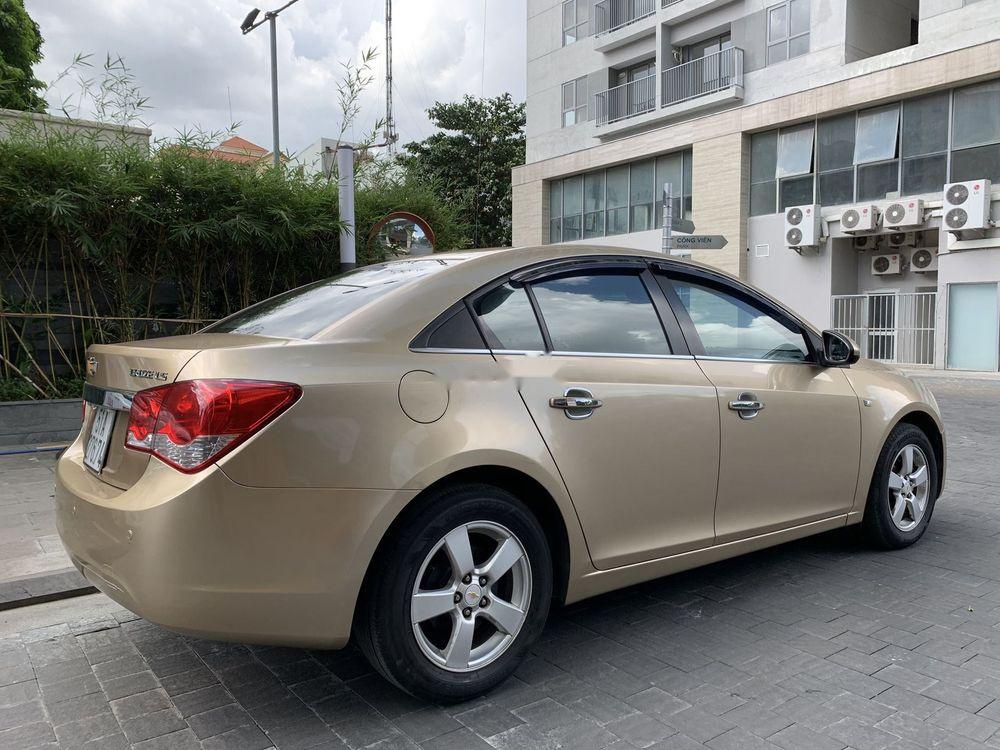 Chevrolet Cruze LS 2011 - Cần bán Chevrolet Cruze LS năm sản xuất 2011, màu vàng còn mới