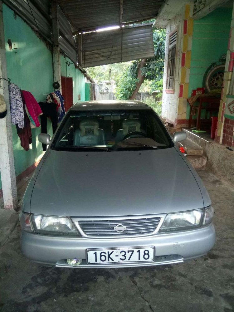 Nissan Sunny   1995 - Bán Nissan Sunny sản xuất 1995, màu bạc, xe nhập 