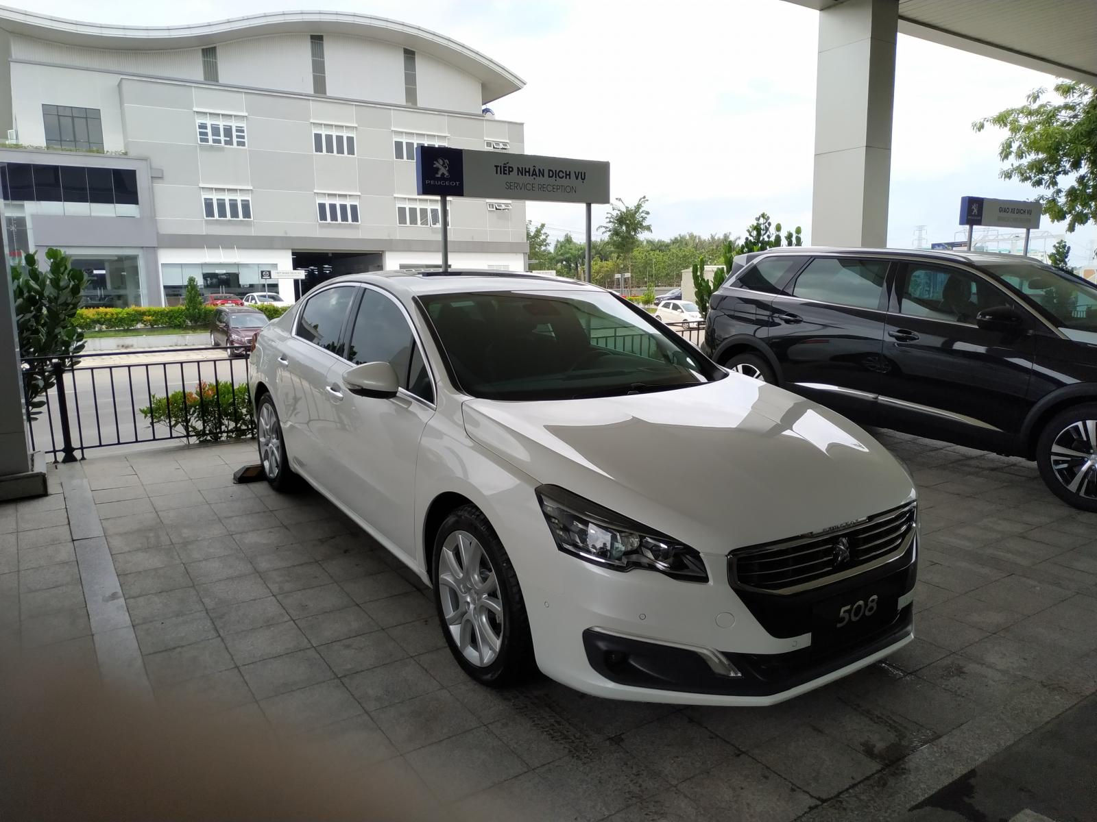 Peugeot 505 1.6AT 2015 - Bán xe Peugeot 505 2015 1.6AT, màu trắng, xe nhập, giá 1 tỷ 400 triệu đồng