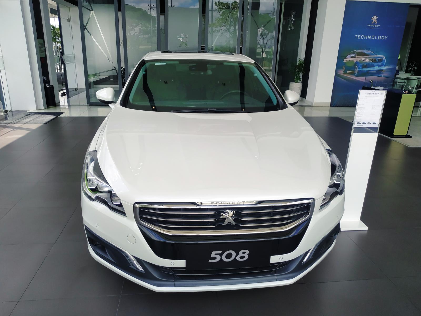 Peugeot 505 1.6AT 2015 - Bán xe Peugeot 505 2015 1.6AT, màu trắng, xe nhập, giá 1 tỷ 400 triệu đồng
