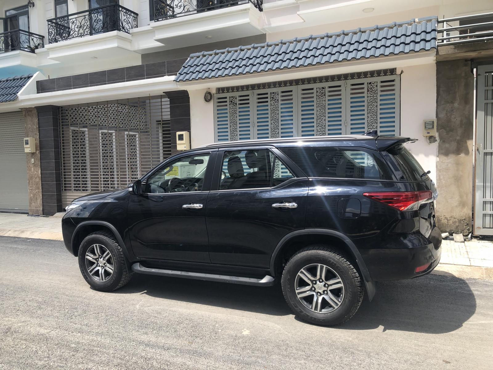 Toyota Fortuner 2.7V (4x2) 2018 - cần bán xe Toyota Fortuner 2.7V (4x2), model 2018, màu đen, nhập Thái