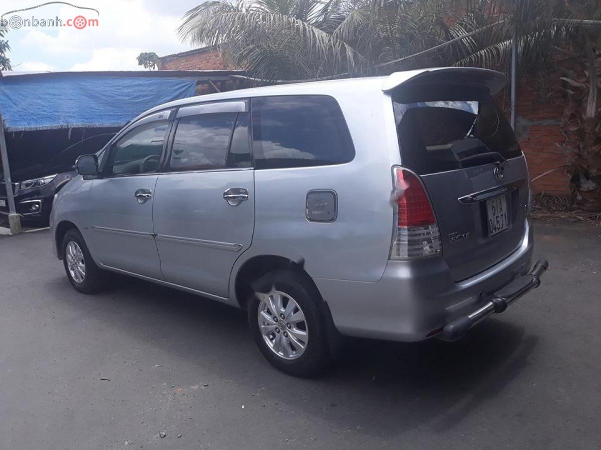 Toyota Innova G 2011 - Cần bán lại xe Toyota Innova G 2011, màu bạc