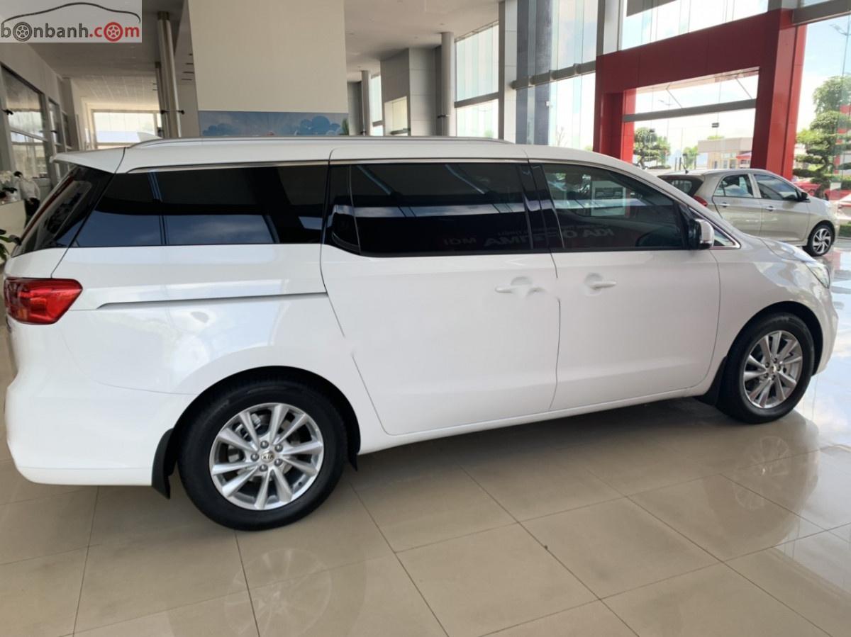 Kia Sedona Platinum D 2019 - Cần bán xe Kia Sedona Platinum D năm sản xuất 2019, màu trắng