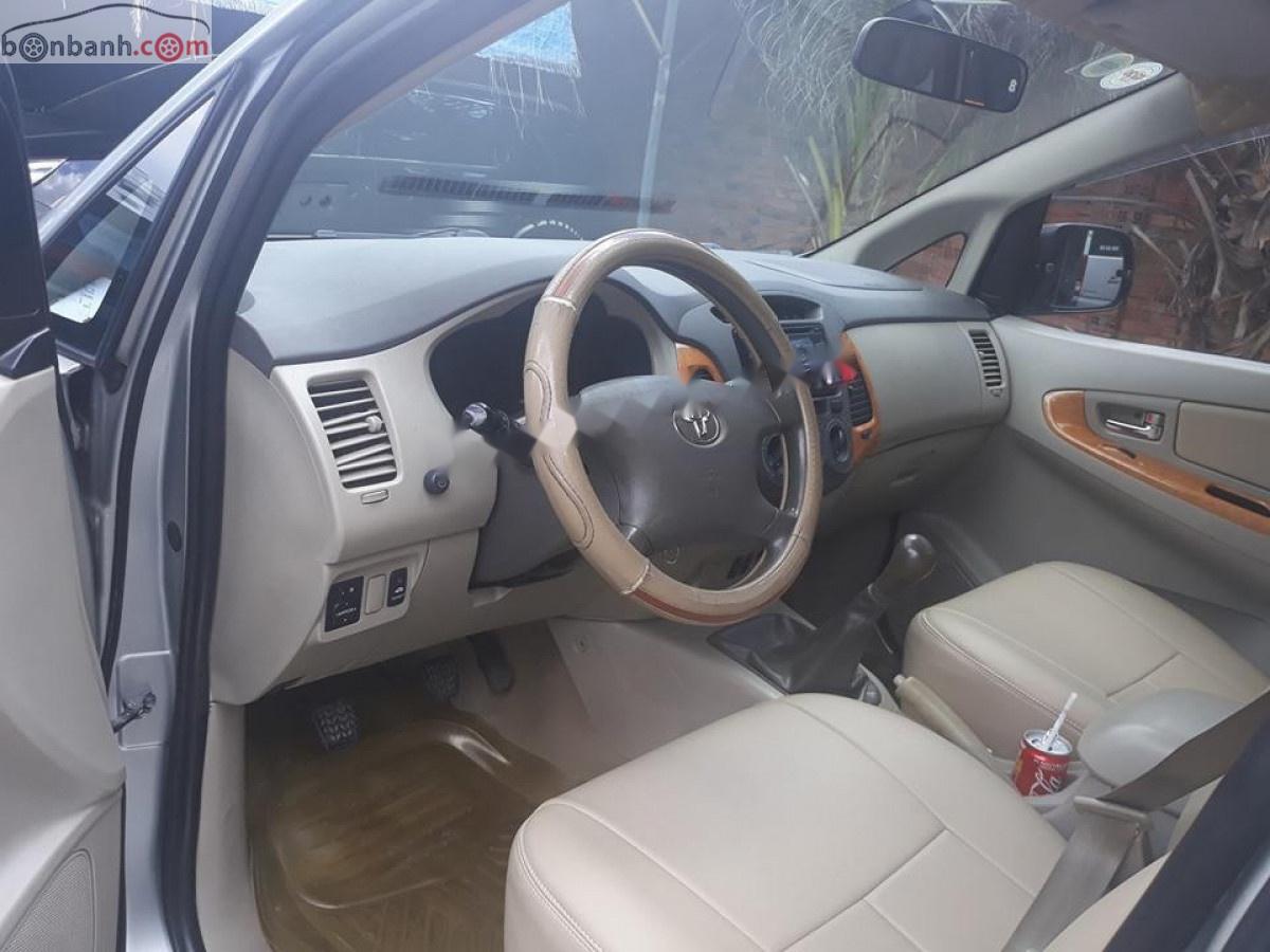 Toyota Innova G 2011 - Cần bán lại xe Toyota Innova G 2011, màu bạc