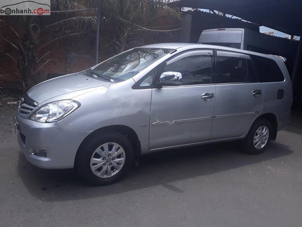 Toyota Innova G 2011 - Cần bán lại xe Toyota Innova G 2011, màu bạc