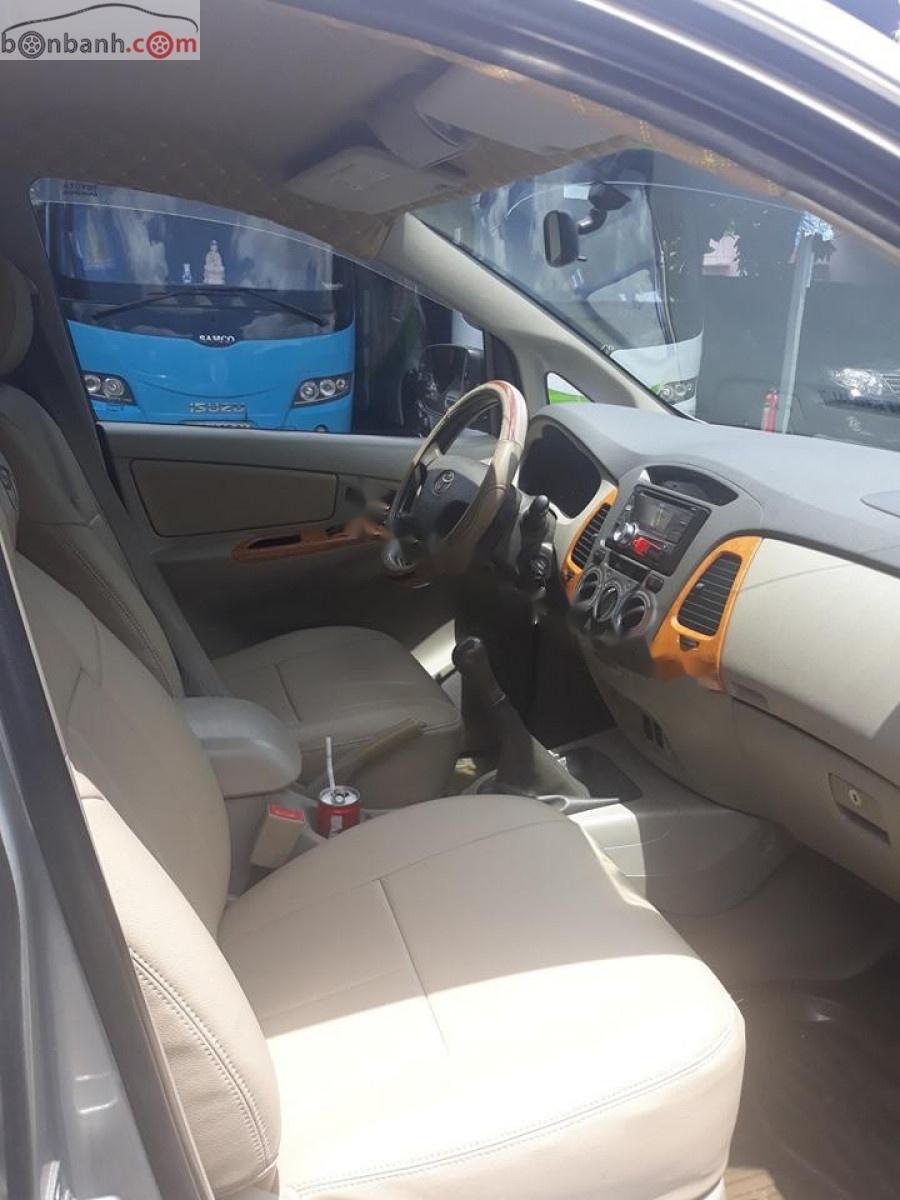 Toyota Innova G 2011 - Cần bán lại xe Toyota Innova G 2011, màu bạc