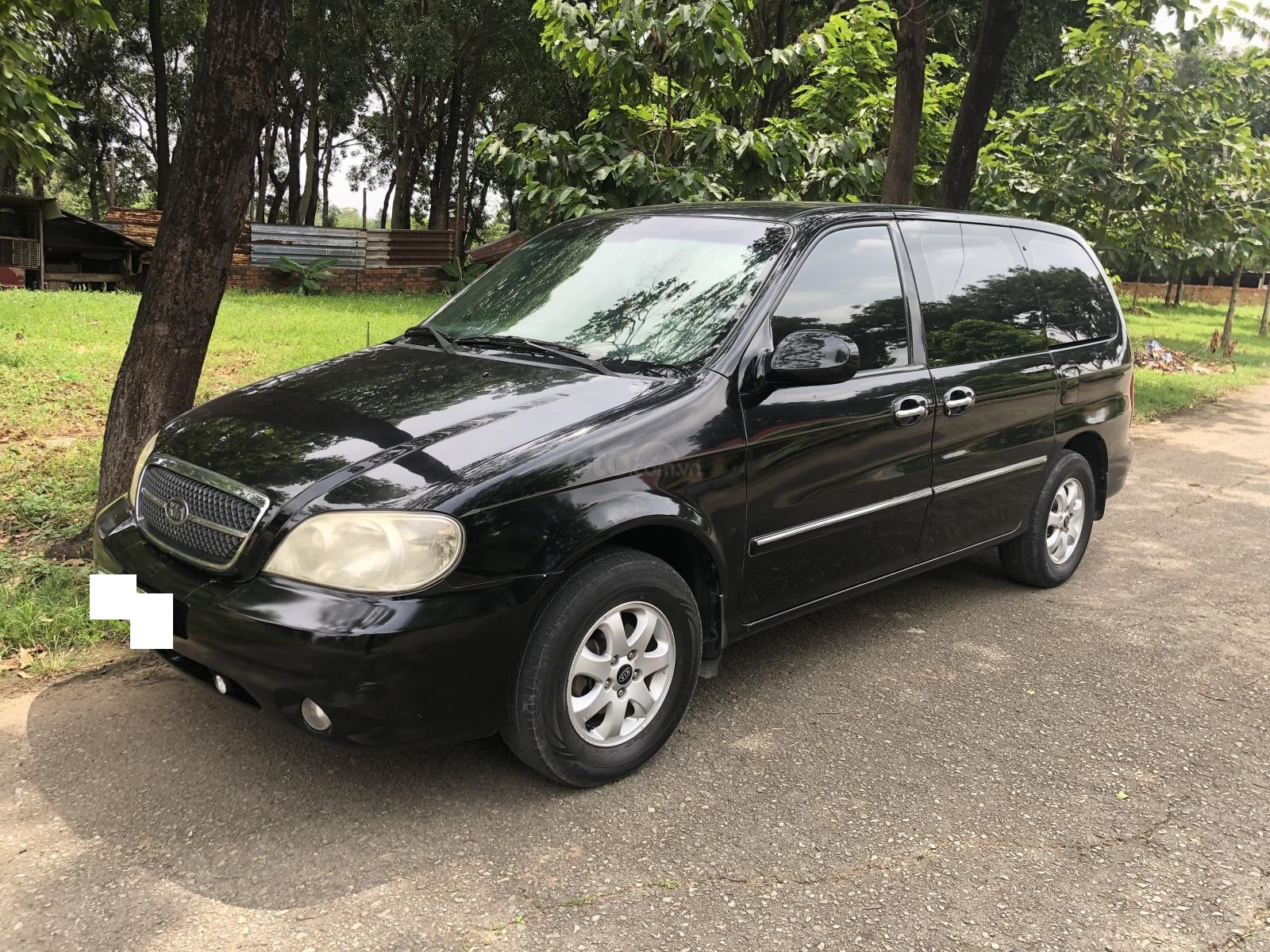 Kia Carnival GS 2006 - Bán xe Kia Carnival GS năm 2006, màu đen, xe gia đình chính chủ sử dụng, dòng xe hạng sang cao cấp