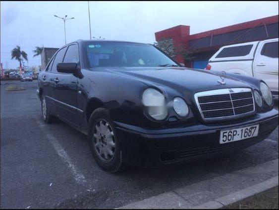 Mercedes-Benz E class E230 1996 - Bán Mercedes E230 năm sản xuất 1996, màu đen, nhập khẩu chính chủ, 135tr