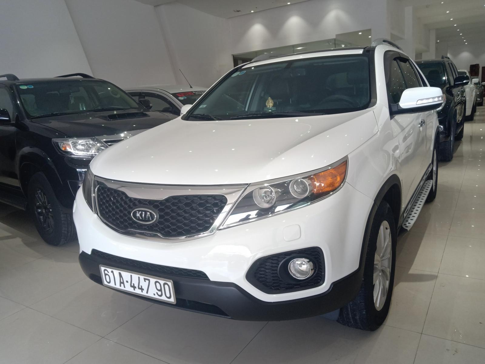 Kia Sorento 2.4 2012 - Cần bán gấp Kia Sorento 2.4 2012, màu trắng, xe đẹp, giá chỉ 540tr