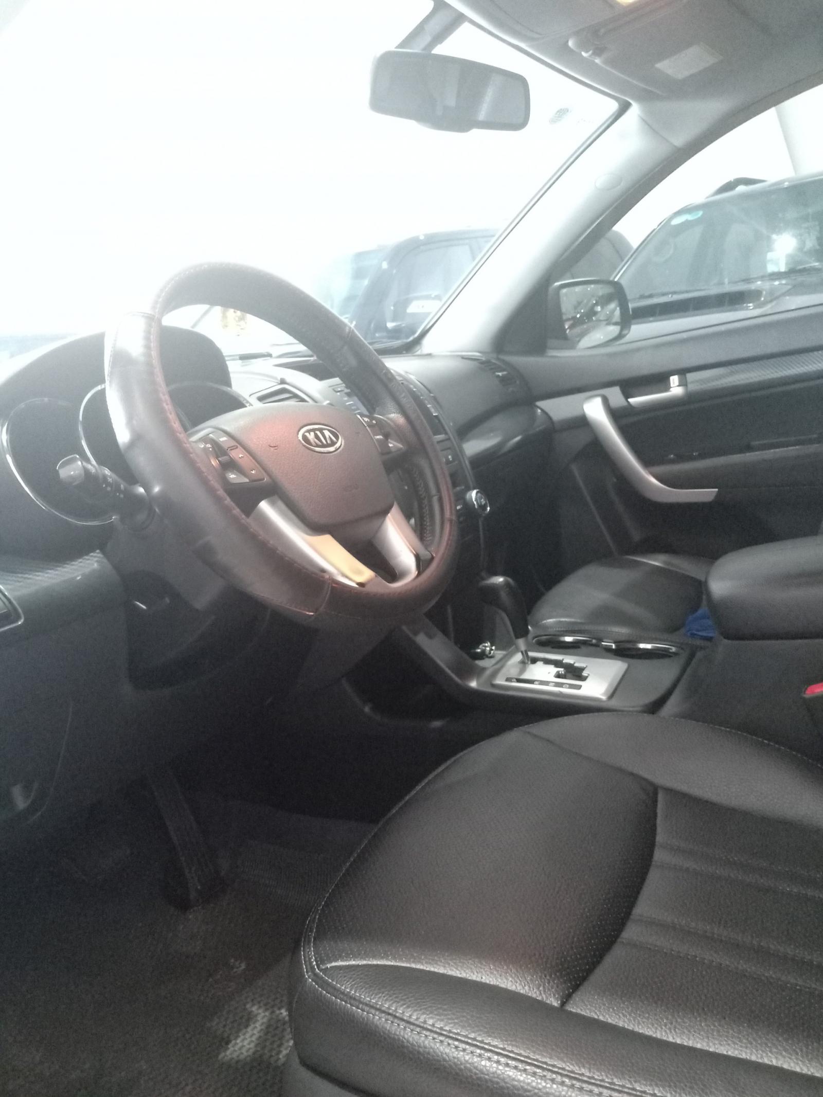 Kia Sorento 2.4 2012 - Cần bán gấp Kia Sorento 2.4 2012, màu trắng, xe đẹp, giá chỉ 540tr