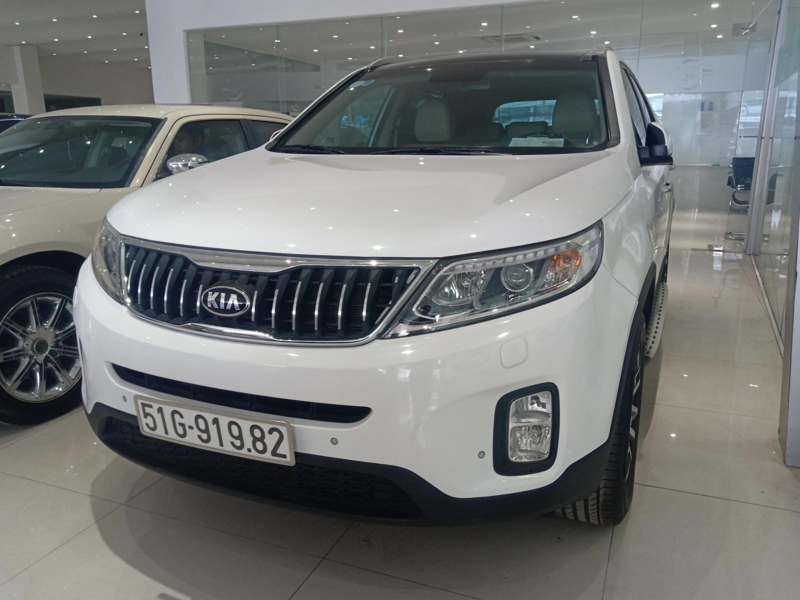 Kia Sorento 2.4 2019 - Bán xe Kia Sorento 2.4 đời 2019, màu trắng