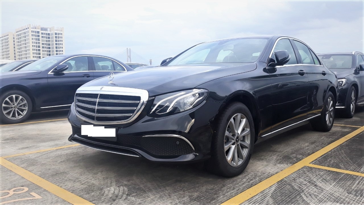 Mercedes-Benz E class 2019 - Bán Mercedes-Benz E200 2019, đi 20 km, tiết kiệm 250 triệu