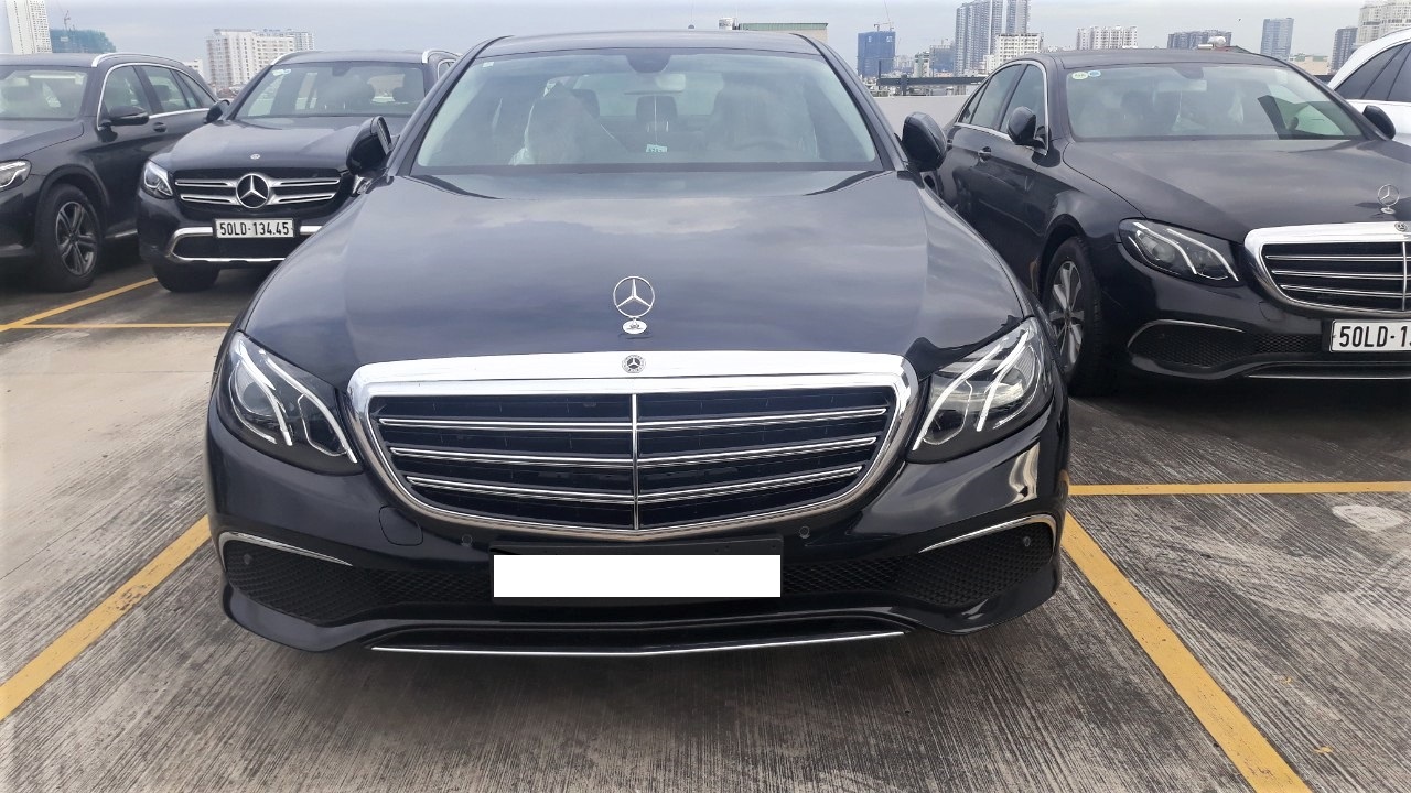 Mercedes-Benz E class 2019 - Bán Mercedes-Benz E200 2019, đi 20 km, tiết kiệm 250 triệu