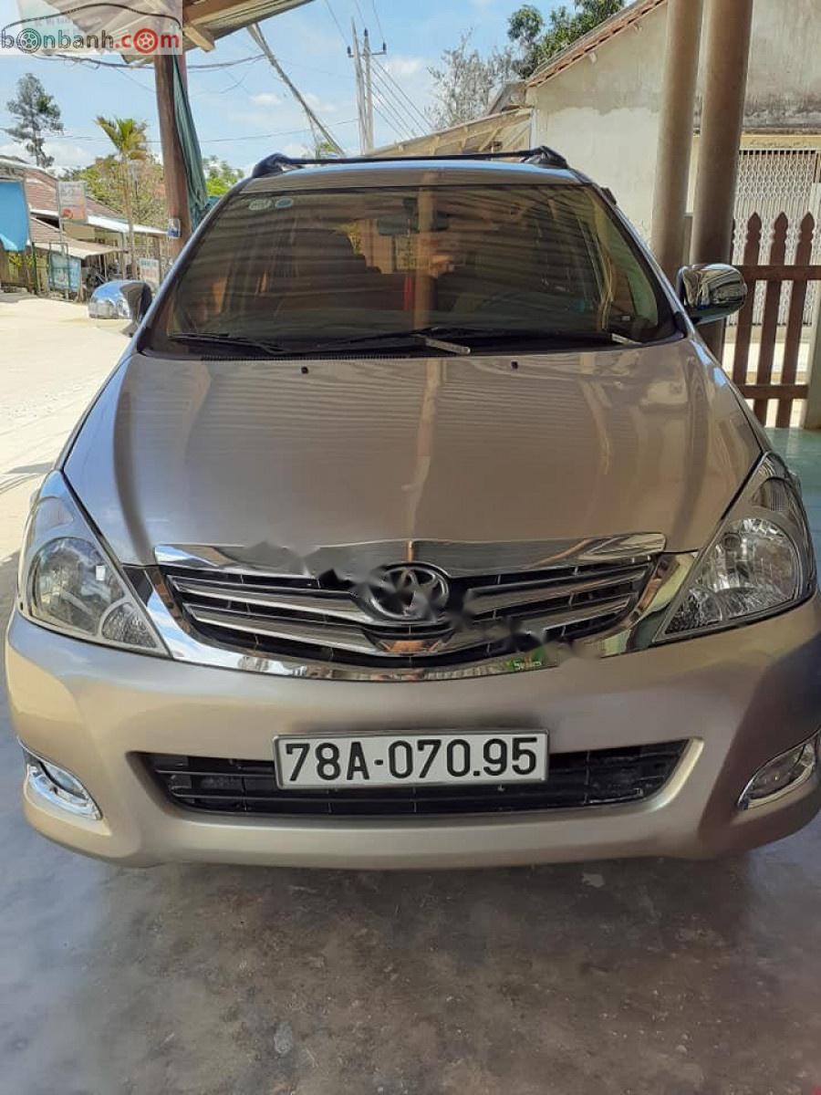 Toyota Innova G 2011 - Cần bán Toyota Innova G sản xuất năm 2011, màu kem (be) còn mới