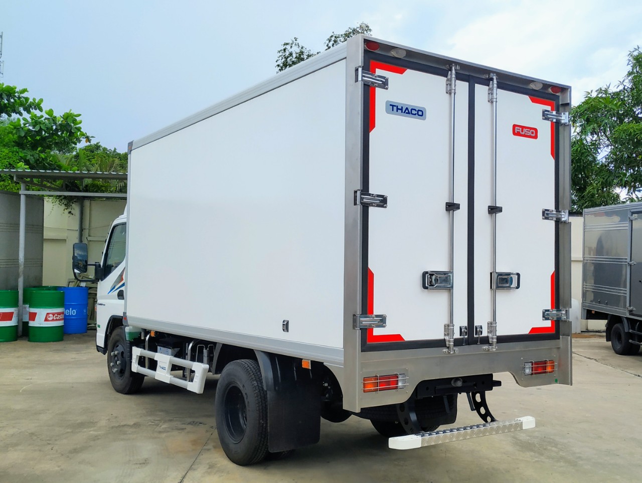 Genesis 2019 - Xe tải Mitsubishi Fuso Canter 4.99 - Thùng đông lạnh - 2019 - hỗ trợ bà mua trả góp