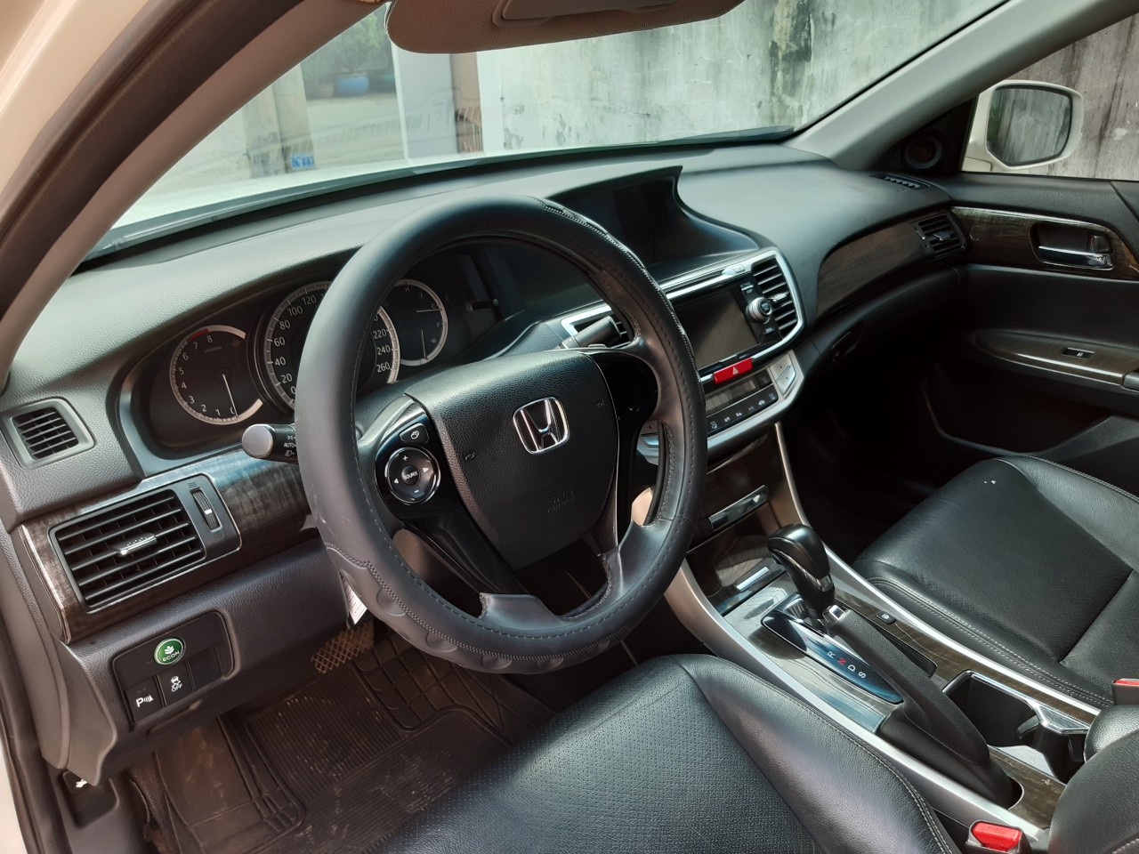 Honda Accord 2014 - Cần bán Honda Accord 2.4 đời 2014, màu trắng, xe nhập